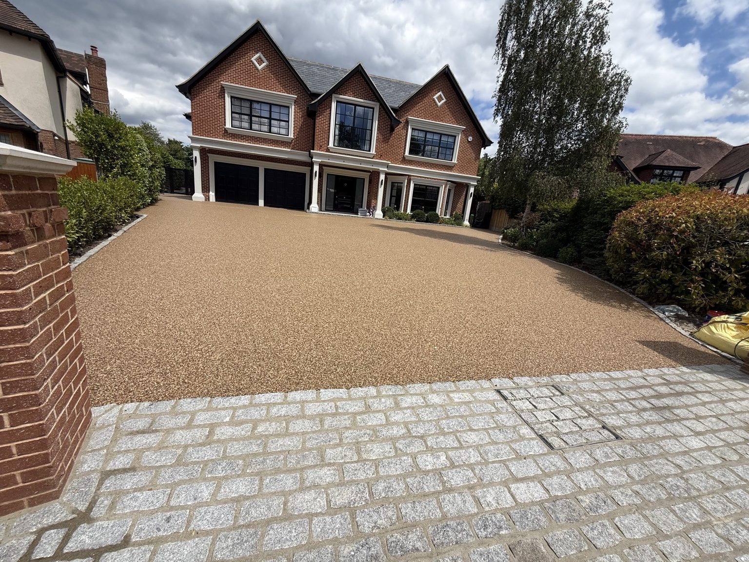 Large resin driveway with granite setts